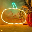 Forever FPNE10 Neon LED Falra akasztható dekorációs lámpa, Halloween Pumpkin, narancssárga-zöld